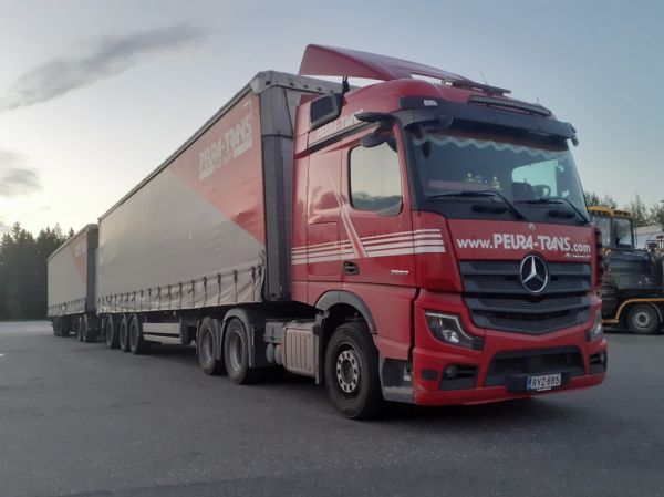 Klikkaa kuvaa nähdäksesi se täysikokoisena
==============
Peura-Transin MB 2653 Actros F
Peura-Trans Oy:n MB 2653 Actros F hct-yhdistelmä.
Avainsanat: Peura-Trans MB 2653 ActrosF ABC Hirvaskangas Hct Peura-Transin MB 2653 Actros F
Peura-Trans Oy:n MB 2653 Actros F hct-yhdistelmä.
Avainsanat: Peura-Trans MB 2653 ActrosF ABC Hirvaskangas Hct