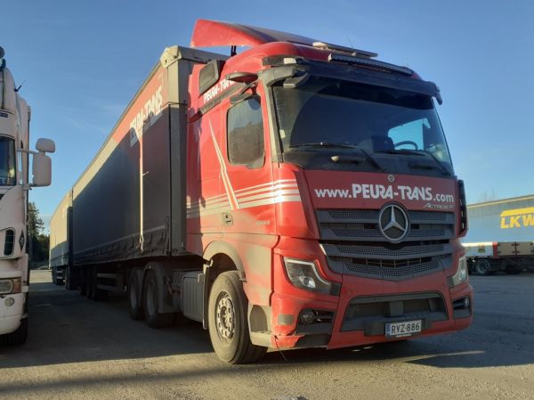 Klikkaa kuvaa nähdäksesi se täysikokoisena
==============
Peura-Transin MB 2653 Actros F
Peura-Trans Oy:n MB 2653 Actros F hct-yhdistelmä.
Avainsanat: Peura-Trans MB 2653 ActrosF ABC Hirvaskangas Hct Peura-Transin MB 2653 Actros F
Peura-Trans Oy:n MB 2653 Actros F hct-yhdistelmä.
Avainsanat: Peura-Trans MB 2653 ActrosF ABC Hirvaskangas Hct