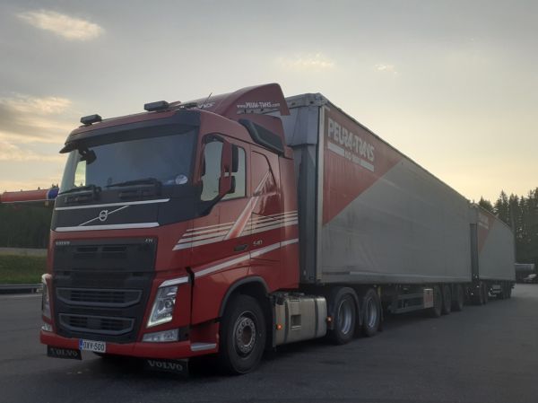 Peura-Transin Volvo FH540
Peura-Trans Oy:n Volvo FH540 hct-yhdistelmä.
Avainsanat: Peura-Trans Volvo FH540 Hct ABC Hirvaskangas