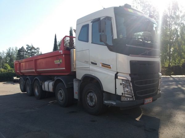 Pimaran Volvo FH750
Pimara Oy:n Volvo FH750 sora-auto.
Avainsanat: Pimara Volvo FH750