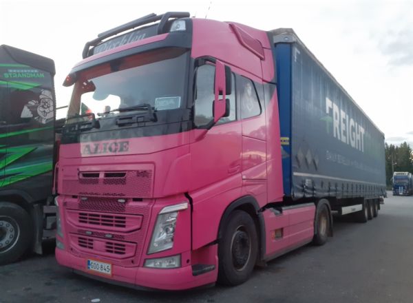 Pircklénin Volvo FH
Pircklén Oy:n Volvo FH "Alice" puoliperävaunuyhdistelmä.
Avainsanat: Pircklén Volvo FH Alice ABC Hirvaskangas