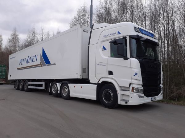 Pirkan Kiidon Scania
Pirkan Kiidon Scania puoliperävaunuyhdistelmä.
Avainsanat: Pynnönen Pirkan-Kiito Scania ABC Hirvaskangas