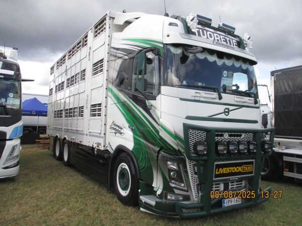 Pirkanmaan Karjankuljetuksen Volvo FH16
Tuoretien ajossa oleva Pirkanmaan Karjankuljetus Oy:n Volvo FH16 Volvo FH16 eläinten kuljetusauto.
Avainsanat: Tuoretie Pirkanmaan Karjankuljetus Volvo FH16 Eläinkuljetus Alahärmä25
