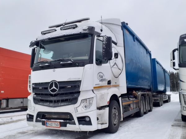 Plus Logisticsin MB 3563 Actros
Plus Logisticsin MB 3563 Actros täysperävaunuyhdistelmä.
Avainsanat: Plus Logistics MB 3563 Actros ABC Hirvaskangas