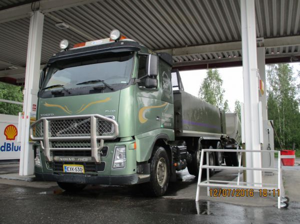 R Pohjoiskankaan Volvo FH16
R Pohjoiskankaan Volvo FH16 sorayhdistelmä.
Avainsanat: Pohjoiskangas Volvo FH16 Shell Hirvaskangas