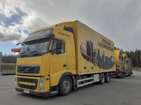 Pohjolan Alituspalvelun Volvo FH540
Pohjolan Alituspalvelu Oy:n Volvo FH540 täysperävaunuyhdistelmä.
Avainsanat: Pohjolan Alituspalvelu Volvo FH540 ABC Hirvaskangas