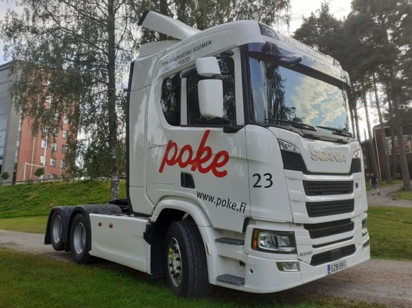 Poken Scania R540
Pohjoisen Keski-Suomen ammattiopiston Scania R540 rekkaveturi.
Avainsanat: Poke Scania R540 23