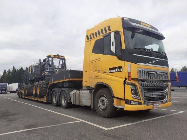 Ponssen Volvo FH16
Ponsse Oyj:n Volvo FH16 lavettiyhdistelmä.
Avainsanat: Ponsse Volvo FH16 ABC Hirvaskangas