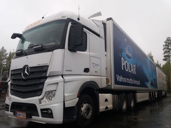 Posti Kuljetuksen MB 2653 Actros 
Posti Kuljetus Oy:n MB 2653 Actros HCT-yhdistelmä.
Avainsanat: Posti MB 2653 Actros Polar-Juusto 176700 Hct