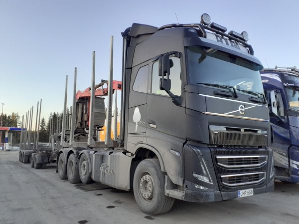 Pouran Volvo FH16
Poura Oy:n Volvo FH16 puutavarayhdistelmä.
Avainsanat: Poura Volvo FH16 ABC Hirvaskangas
