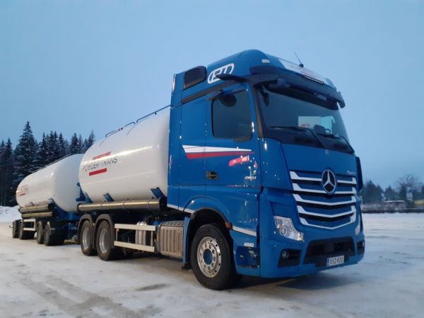 Powder-Transin MB 2651 Actros
Powder-Transin MB 2651 Actros säiliöyhdistelmä.
Avainsanat: Powder-Trans MB 2651 Actros ABC Hirvaskangas 40062