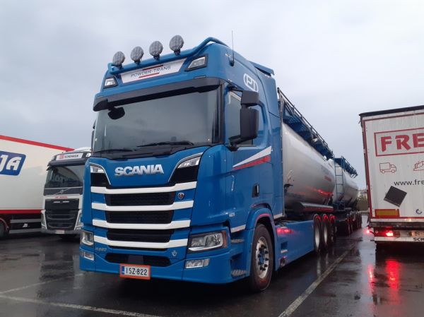 Powder-Transin Scania R580
Powder-Transin Scania R580 säiliöyhdistelmä.
Avainsanat: Powder-Trans Scania R580 ABC Hirvaskangas 40215