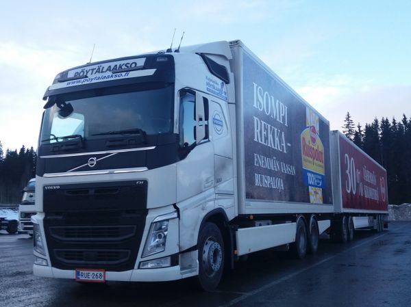 Kuljetusliike Pöytälaakson  Volvo FH500
Kuljetusliike Pöytälaakso Oy:n  Volvo FH500 täysperävaunuyhdistelmä.
Avainsanat: Pöytälaakso Volvo FH500 ABC Hirvaskangas Ruispalat