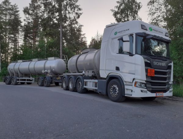 Protankin Scania R540
Protank Oy Ab:n Scania R540 säiliöyhdistelmä.
Avainsanat: Protank Scania R540