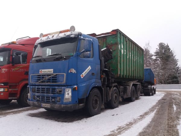 Purkupihan Volvo
Purkupiha Oy:n nosturilla varustettu Volvo vaihtolavayhdistelmä.
Avainsanat: Purkupiha Volvo Neste