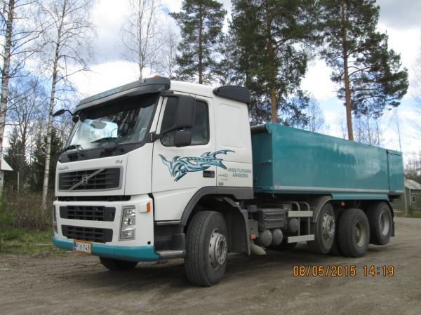 A Puromäen Volvo FM440
A Puromäen Volvo FM440 sora-auto.
Avainsanat: Puromäki Volvo FM440