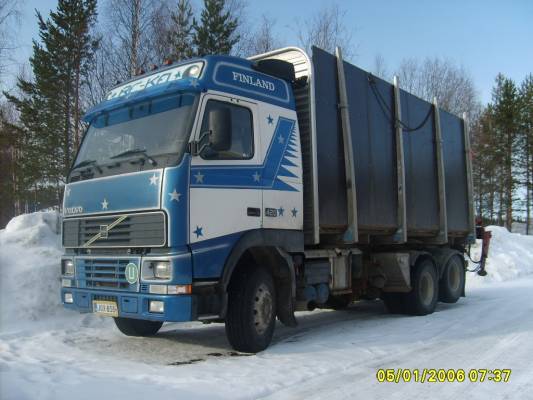 Puu ST:n Volvo FH12
Puu ST Oy:n Volvo FH12.
Avainsanat: Puu-ST Volvo FH12