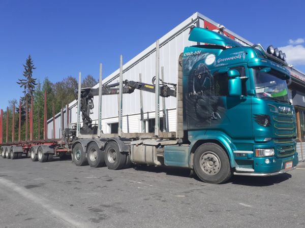 Puukuljetus Vesalan Scania R580
Puukuljetus Vesala Oy:n Scania R580 "Greenwolf" puutavarayhdistelmä.
Avainsanat: Vesala Scania R580 Greenwolf Neste
