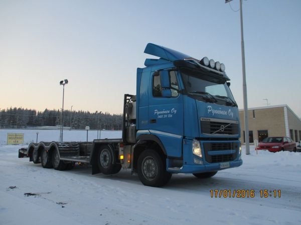 Pynnösen Volvo FH540 
Pynnönen Oy:n Volvo FH540 koneenkuljetusauto.
Avainsanat: Pynnönen Volvo FH540 Shell Hirvaskangas