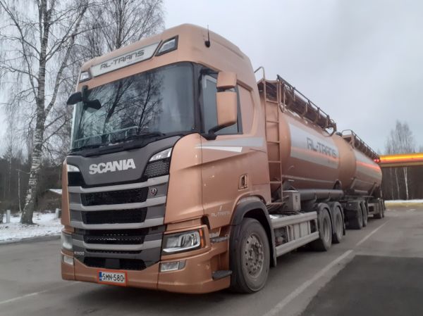 RL-Transin Scania R500
Oy RL-Trans Ab:n Scania R500 säiliöyhdistelmä.
Avainsanat: RL-Trans Scania R500 Shell Hirvaskangas 55033