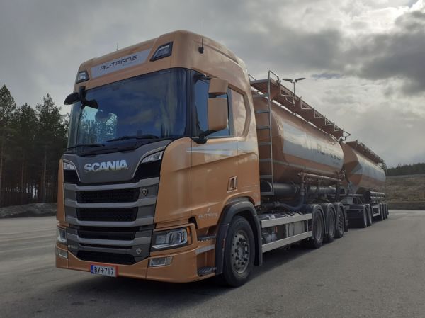 RL-Transin Scania R580 
Oy RL-Trans Ab:n Scania R580 säiliöyhdistelmä. 
Avainsanat: RL-Trans Scania R580 Shell Hirvaskangas 55052