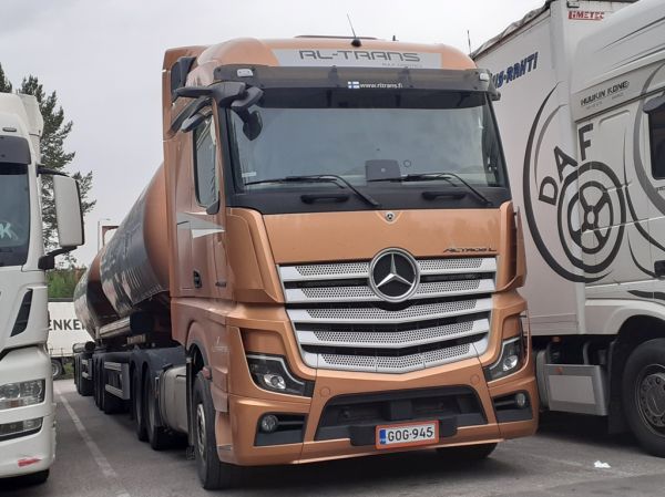 RL-Transin MB 2658 Actros L
Oy RL-Trans Ab:n MB 2658 Actros L b-juna.
Avainsanat: RL-Trans MB 2658 ActrosL 55063 B-juna Shell Hirvaskangas