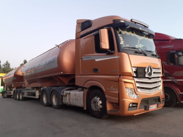 RL-Transin MB 2658 Actros
Oy RL-Trans Ab:n MB 2658 Actros b-juna.
Avainsanat: RL-Trans MB 2658 Actros 55087 B-juna Shell Hirvaskangas