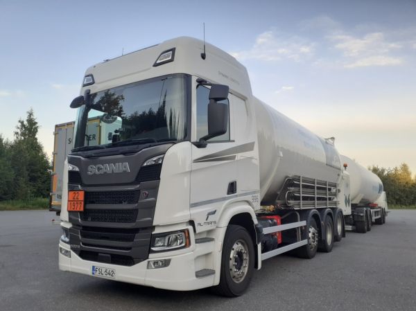 Klikkaa kuvaa nähdäksesi se täysikokoisena
==============
RL-Transin Scania 500R
Oy RL-Trans Ab:n Scania 500R säiliöyhdistelmä.
Avainsanat: RL-Trans Scania 500R ABC Hirvaskangas Aga Linde 996 RL-Transin Scania 500R
Oy RL-Trans Ab:n Scania 500R säiliöyhdistelmä.
Avainsanat: RL-Trans Scania 500R ABC Hirvaskangas Aga Linde 996