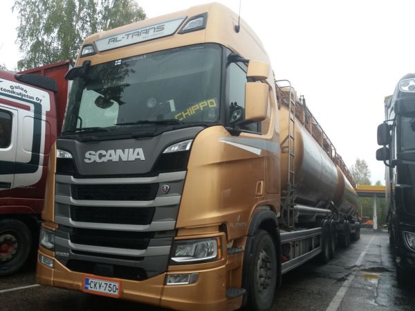 RL-Transin Scania R500
Oy RL-Trans Ab:n Scania R500 säiliöyhdistelmä.
Avainsanat: RL-Trans Scania R500 Shell Hirvaskangas 55077 Chippo