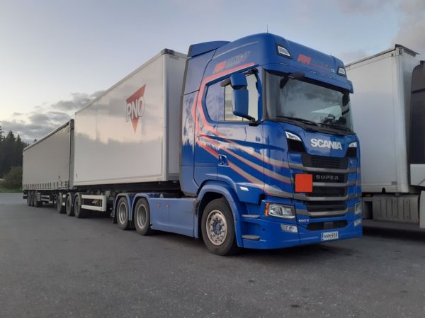 Klikkaa kuvaa nähdäksesi se täysikokoisena
==============
RM Transitin Scania 500S
RM Transitin Scania 500S b-juna.
Avainsanat: RM-Transit Scania 500S ABC Hirvaskangas RM Transitin Scania 500S
RM Transitin Scania 500S b-juna.
Avainsanat: RM-Transit Scania 500S ABC Hirvaskangas