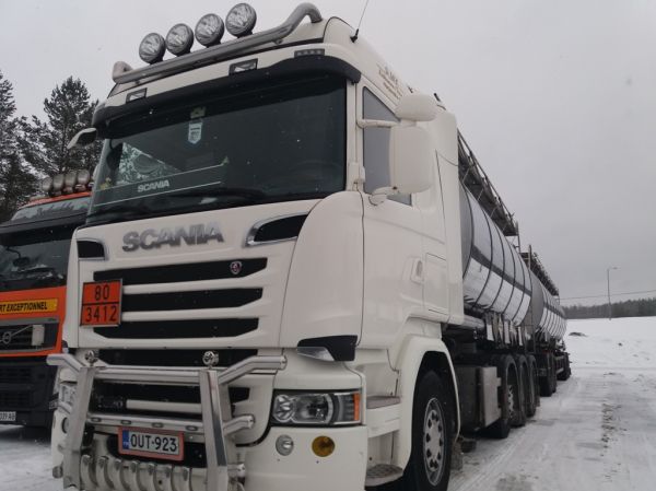 RMK Liikenne-Transin Scania R520
RMK Liikenne-Trans  Oy:n Scania R520 säiliöyhdistelmä.
Avainsanat: RMK Liikenne-Trans Scania R520 Shell Hirvaskangas