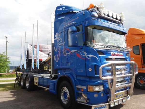 R Kaarlelan Scania R580
R Kaarlela Ay:n Scania R580 puutavara-auto.
Avainsanat: Kaarlela Scania R580 Viitasaari17