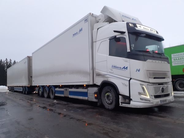 Kuljetusliike R Mäkelän Volvo FH500
Kuljetusliike R Mäkelä Oy:n Volvo FH500 täysperävaunuyhdistelmä.
Avainsanat: R-Mäkelä Volvo FH500 ABC Hirvaskangas 14