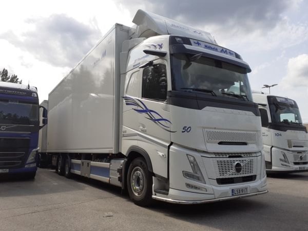 JP Haanpään Volvo FH500
R Mäkelän ajossa oleva JP Haanpää Oy:n Volvo FH500 täysperävaunuyhdistelmä.
Avainsanat: R-Mäkelä JP-Haanpää Volvo FH500 Shell Hirvaskangas 50