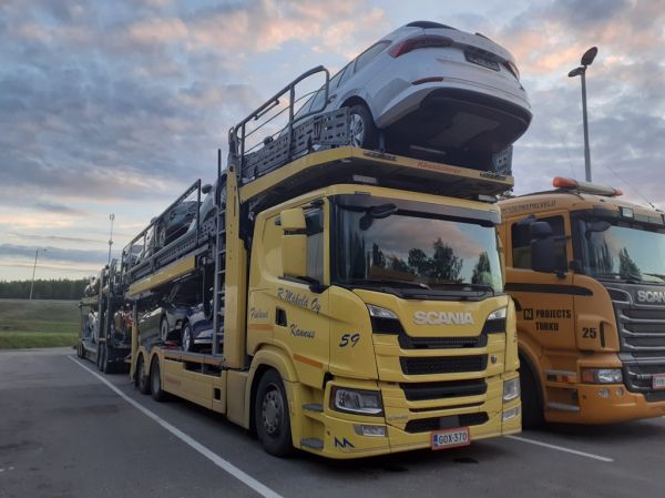 R Mäkelän Scania G540
R Mäkelä Oy:n Scania G540 autojenkuljetusyhdistelmä.

Avainsanat: R-Mäkelä Scania G540 Shell Hirvaskangas 59