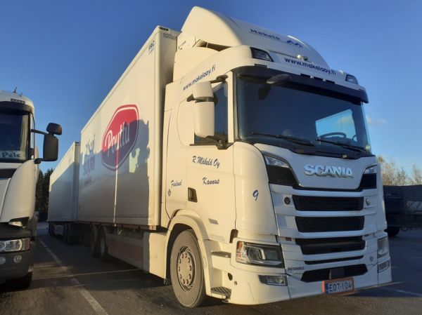 R Mäkelän Scania R580
R Mäkelä Oy:n Scania R580 täysperävaunuyhdistelmä.
Avainsanat: R-Mäkelä Scania R580 ABC Hirvaskangas 9 Pouttu