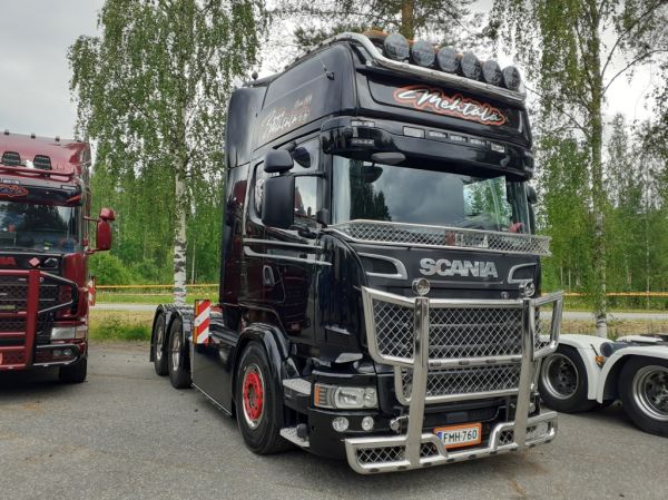 Klikkaa kuvaa nähdäksesi se täysikokoisena
==============
R Mehtälän Scania
R Mehtälän Scania rekkaveturi.
Avainsanat: Mehtälä Scania Runni26 R Mehtälän Scania
R Mehtälän Scania rekkaveturi.
Avainsanat: Mehtälä Scania Runni26