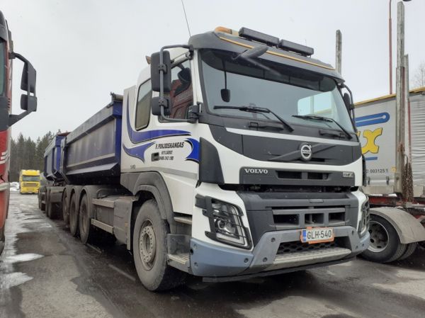 R Pohjoiskankaan Volvo FX540
R Pohjoiskankaan Volvo FMX540 sorayhdistelmä.
Avainsanat: Pohjoiskangas Volvo FMX540 ABC Hirvaskangas