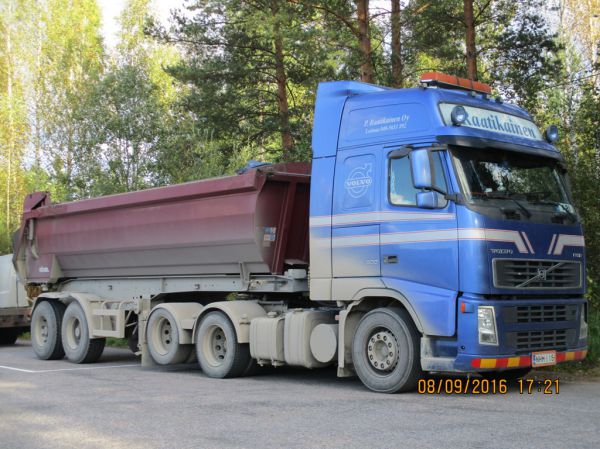 P Raatikaisen Volvo FH12
P Raatikainen Oy:n Volvo FH12 sorapuolikas.
Avainsanat: Raatikainen Volvo FH12 Shell Hirvaskangas