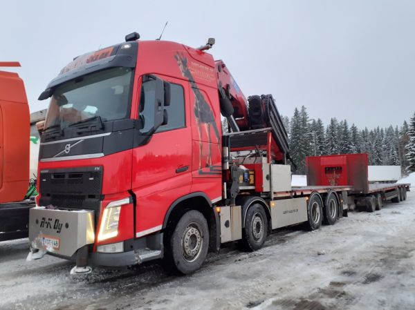 Rahti-Kalevan Volvo FH
Rahti-Kaleva Oy:n nosturilla varustettu Volvo FH täysperävaunuyhdistelmä.
Avainsanat: Rahti-Kaleva Volvo FH ABC Hirvaskangas