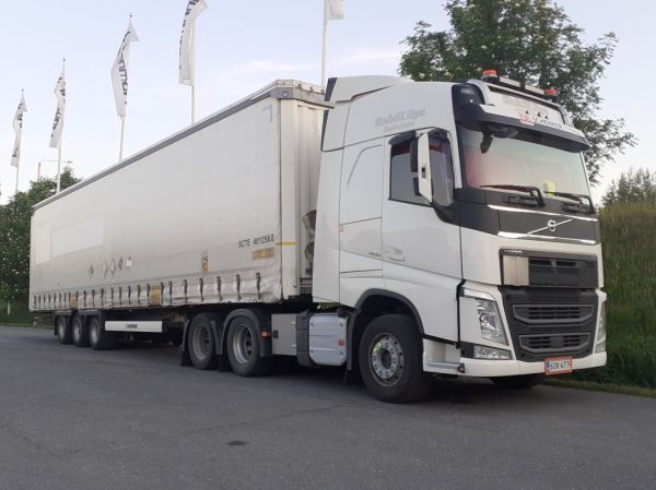 Klikkaa kuvaa nähdäksesi se täysikokoisena
==============
Rahtiliigan Volvo FH500
Rahtiliiga Oy:n Volvo FH500 puoliperävaunuyhdistelmä.
Avainsanat: Rahtiliiga Volvo FH500 ABC Hirvaskangas Rahtiliigan Volvo FH500
Rahtiliiga Oy:n Volvo FH500 puoliperävaunuyhdistelmä.
Avainsanat: Rahtiliiga Volvo FH500 ABC Hirvaskangas