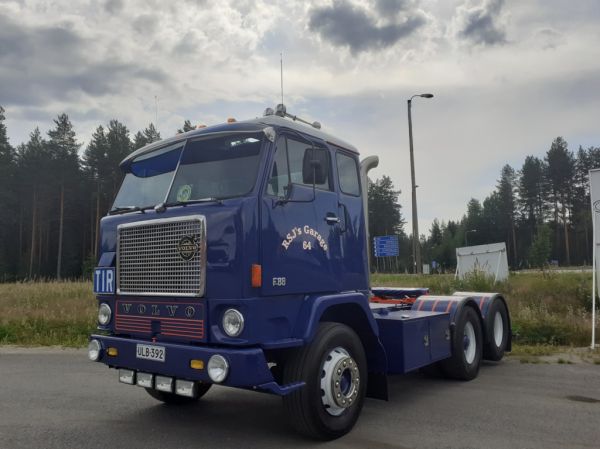 Rakenne S Jokisen Volvo F88
Rakenne S Jokisen Volvo F88 rekkaveturi.
Avainsanat: Jokinen RSJ Carage 64 Volvo F88 Hirvaskangas