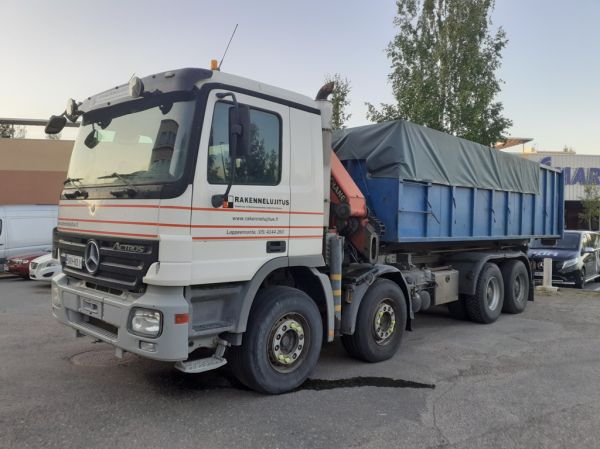Rakennelujituksen MB Actros
Rakennelujituksen nosturilla varustettu MB Actros vaihtolava-auto.
Avainsanat: Rakennelujitus MB Actros