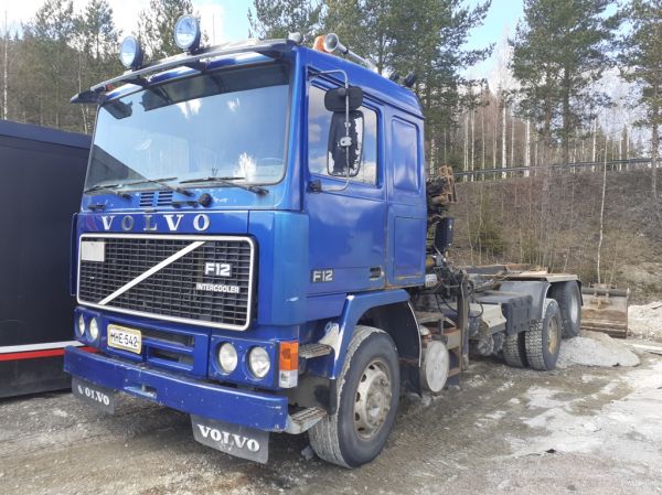 Rakentajan Ipan Volvo F12
Rakentajan Ipa Oy:n nosturilla varustettu Volvo F12 vaihtolava-auto.
Avainsanat: Rakentajan-Ipa Volvo F12