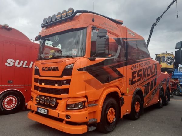 Klikkaa kuvaa nähdäksesi se täysikokoisena
==============
Raskashinaus Eskolan Scania R660 XT
Raskashinaus Eskola Oy:n Scania R660 XT hinausauto.
Avainsanat: Eskola Scania R660 XT Himos26 Raskashinaus Eskolan Scania R660 XT
Raskashinaus Eskola Oy:n Scania R660 XT hinausauto.
Avainsanat: Eskola Scania R660 XT Himos26