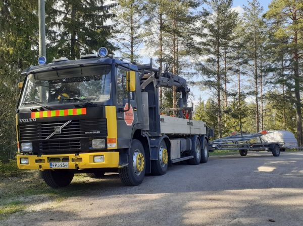 Rateconin Volvo
Ratecon Oy:n nosturilla varustettu Volvo kuorma-auto.
Avainsanat: Ratecon Volvo