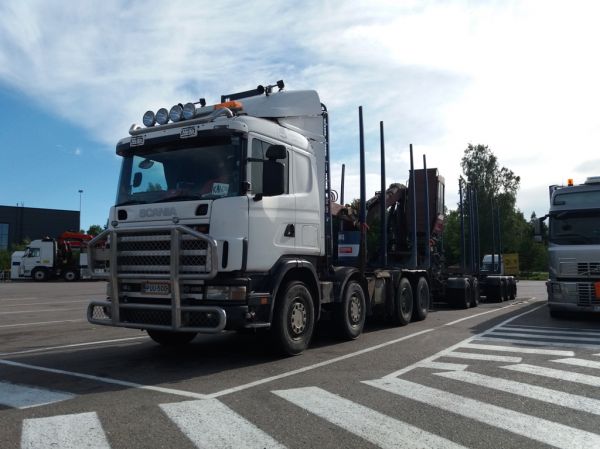 Rauman Puunkuljetuksen Scania 164
Rauman Puunkuljetus Oy:n Scania 164 puutavarayhdistelmä.
Avainsanat: Rauman-Puunkuljetus Scania 164 ABC Kortela