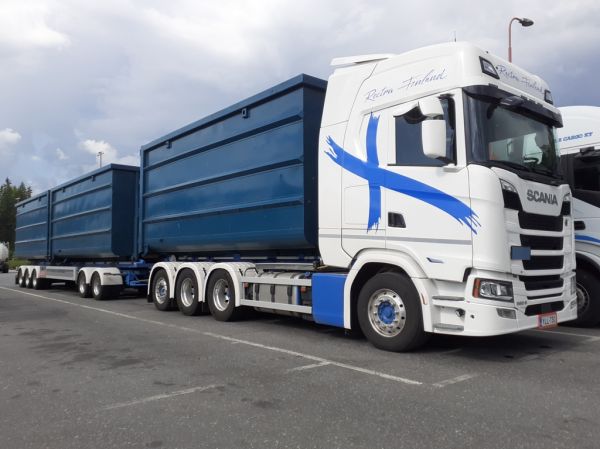 Rectran Scania 560S
Rectra Finlandin Scania 560S täysperävaunuyhdistelmä.
Avainsanat: Rectra Scania 560S ABC Hirvaskangas