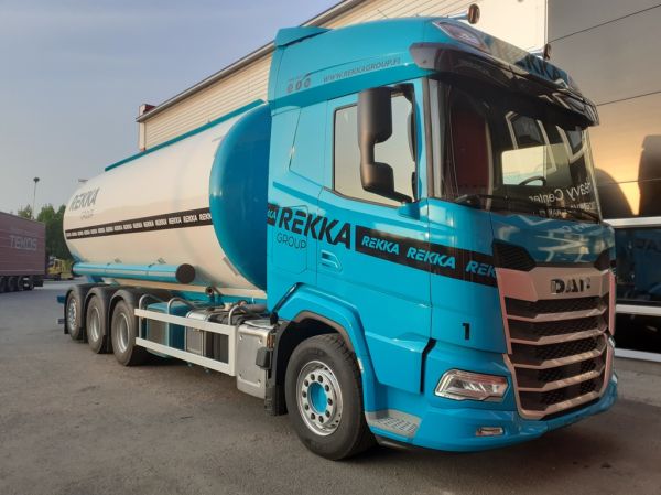 Rekka Groupin DAF XF530
Rekka Group Oy:n DAF XF530 säiliöauto.
Avainsanat: Rekka-Group DAF XF530 Hirvaskangas 1