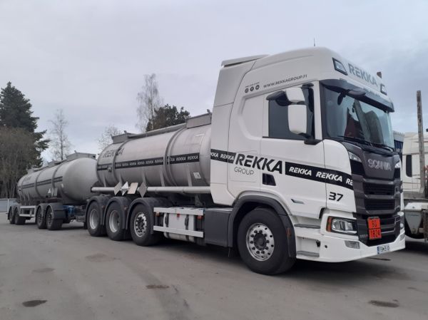 Rekka Groupin Scania 560R XT
Rekka Group Oy:n Scania 560R  XT säiliöyhdistelmä.
Avainsanat: Rekka-Group Scania 560R XT 37 Neste